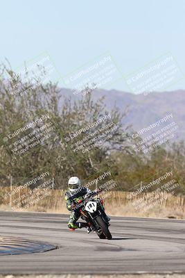 media/Dec-01-2025-Moto Forza (Mon) [[2daa91e15f]]/3-Beginner Group/Session 3 (Turn 3)/